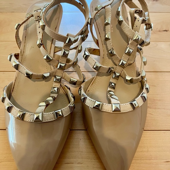 BCBG Rockstud Nude Kitten Heels Size 10 - Picture 2 of 5